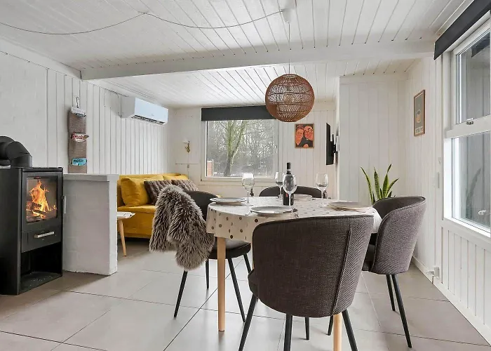 Hébergement de vacances C11755-hemmet-bork-hytteby-102 *