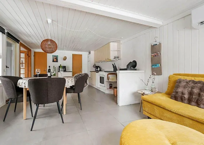 Hébergement de vacances C11755-hemmet-bork-hytteby-102 *